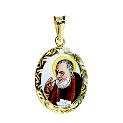 Medailon Otce Pia zasazený v klasickém gravírovaném rámečku.